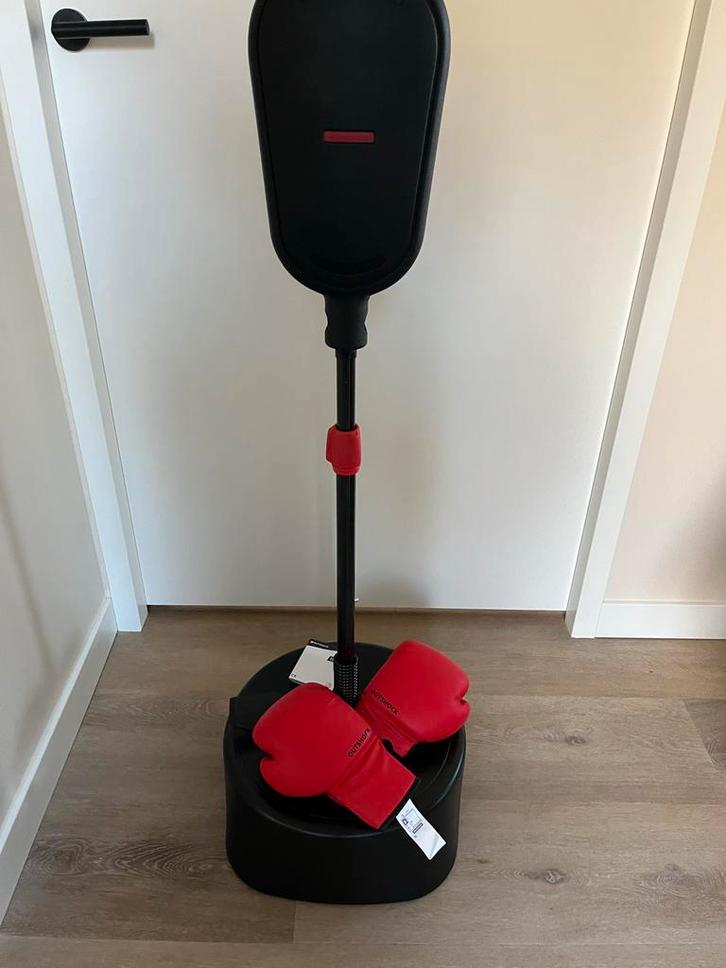Outshock Boksbal met Handschoenen - Zo goed als nieuw, Sport en Fitness, Boksen, Zo goed als nieuw, Boksbal, Ophalen