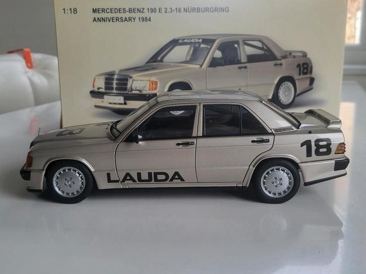 1:18 AutoArt Mercedes 190E 2.3 16V Nürburgring Lauda, Hobby en Vrije tijd, Modelauto's | 1:18, Zo goed als nieuw, Auto, Autoart