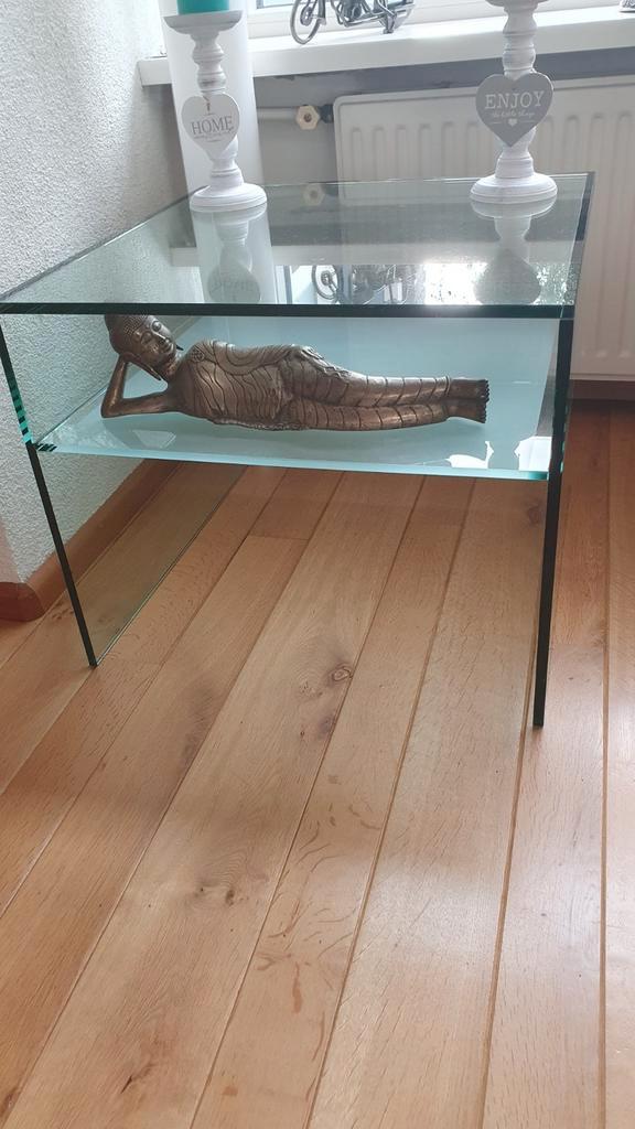 Twee design glazen twee-laags tafeltjes., Huis en Inrichting, Tafels | Bijzettafels, Gebruikt, Vierkant, 45 tot 60 cm, 55 tot 75 cm