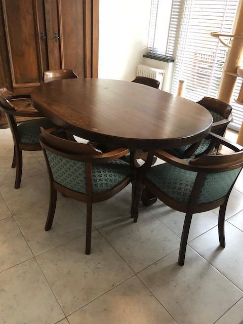 Ovale eiken tafel met vijf stoelen, Huis en Inrichting, Complete eetkamers, Gebruikt, 4 tot 6 stoelen, Ophalen