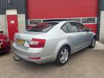 Skoda Octavia 1.2 TSI Greentech Ambition 1STE EIG / PANORAMA, Auto's, Voorwielaandrijving, Stof, Gebruikt, Zwart