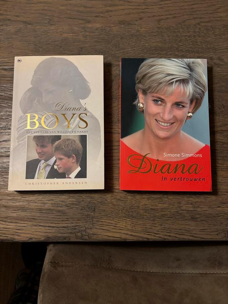 Twee boeken over Prinses Diana - Prima staat, Boeken, Biografieën, Zo goed als nieuw, Film, Tv en Media, Ophalen of Verzenden