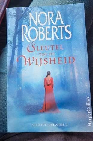 Nora Roberts - Sleutel tot de wijsheid, Boeken, Thrillers, Zo goed als nieuw, Nederland, Ophalen of Verzenden