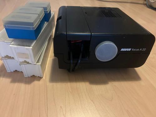 GRATIS Revue diaprojector en dia opbergbakjes, Audio, Tv en Foto, Diaprojectors, Ophalen
