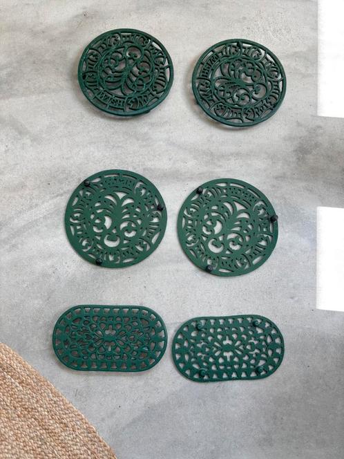 Set zware gietijzeren onderzetters in donkergroen, Huis en Inrichting, Woonaccessoires | Onderzetters, Zo goed als nieuw, Pot of Pan