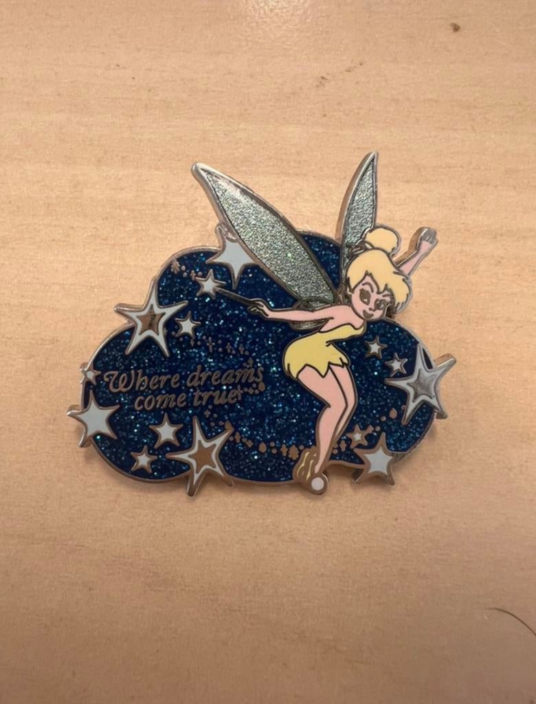 Disney Tinkerbell Where Dreams Come true Pin, Ophalen of Verzenden, Overige figuren, Zo goed als nieuw, Beeldje of Figuurtje
