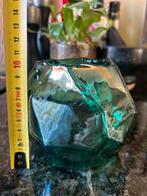 Groen glazen vaasje geometrisch, Ophalen of Verzenden, Minder dan 50 cm, Groen, Glas