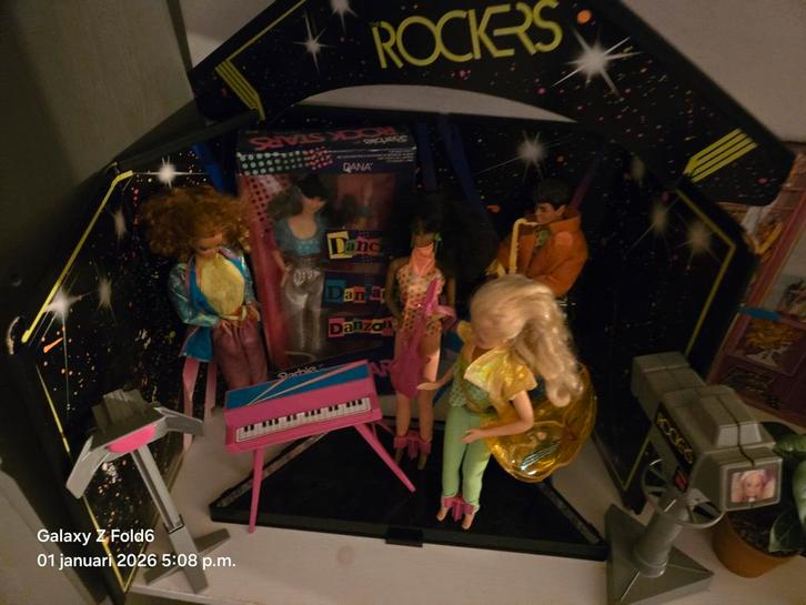 Barbie Rockers Stage & Barbies - 80s, Verzamelen, Poppen, Verzenden