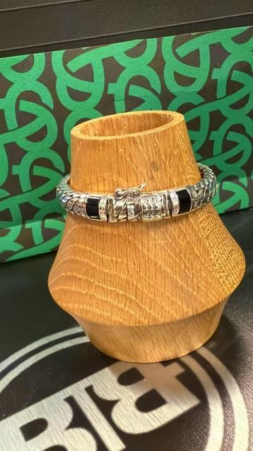 BUDDHA TO BUDDHA ARMBAND TYPE J070BL D BEN XS 18 CM € 289,95 beschikbaar voor biedingen