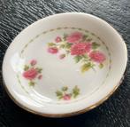 Flower of the month november royal albert petit four, Verzenden, Zo goed als nieuw, Porselein, Bord of Schaal