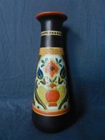 Plateel vaas decor Persian Arnhemse Fayencefabriek h 25,5 cm, Ophalen of Verzenden