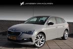 Skoda Scala 1.0 TSI First Edition * Pano * Trekhaak * 18 LMV, Auto's, Scala, Gebruikt, Euro 6, 49 €/maand