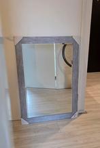 Spiegel met grijze houtlook lijst (nieuw), Ophalen, Nieuw, 75 tot 100 cm, Minder dan 100 cm