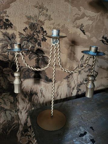 Klassieke Kandelaar beschikbaar voor biedingen