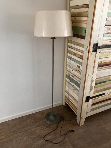 Vloerlamp industriële look lamp met crème lampenkap 