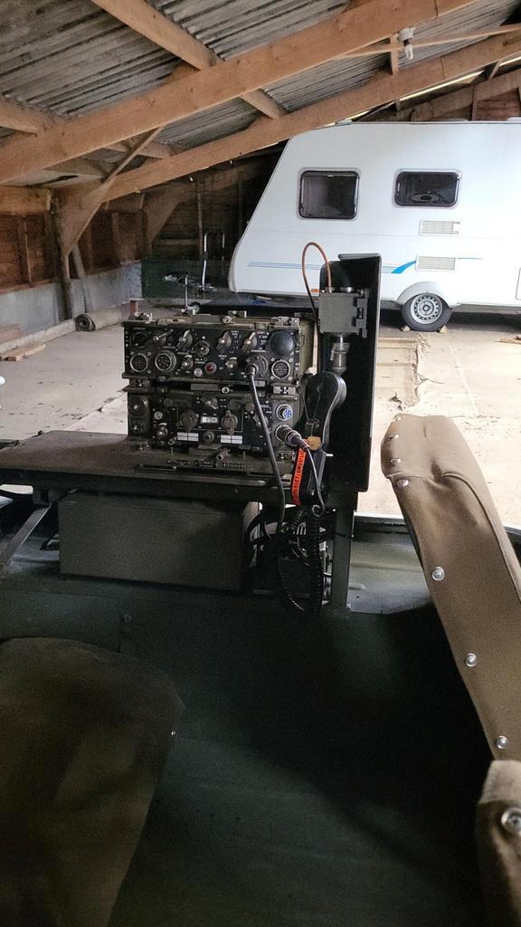 Rt3600 radio + toebehoren en radiotafel, Verzamelen, Militaria | Algemeen, Landmacht, Overige typen, Nederland, Ophalen of Verzenden