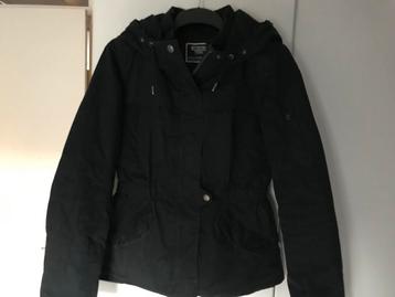 Winterjas maat S zwart beschikbaar voor biedingen