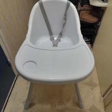 Kinder Eetstoel Met Blad,3 punt Veiligheidsriem En Voetsteun beschikbaar voor biedingen