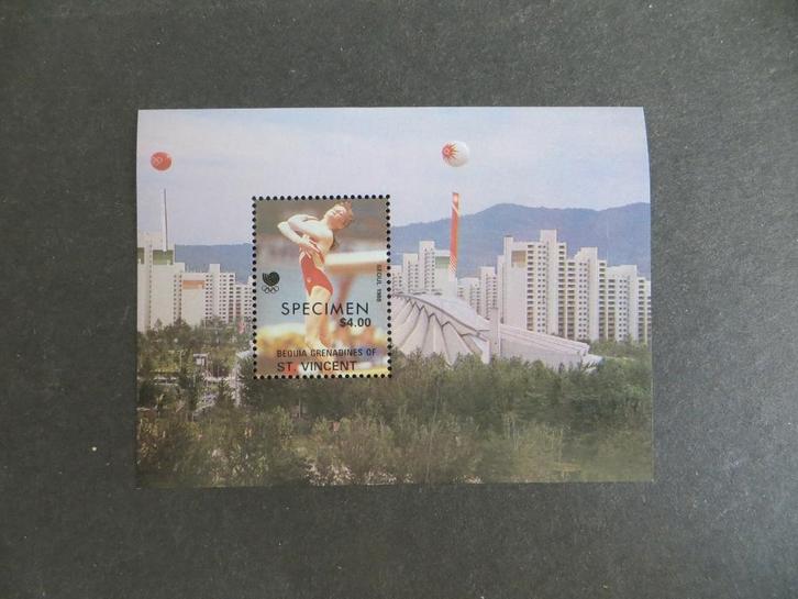 A01173: St. Vincent  4 $  blok, Postzegels en Munten, Postzegels | Amerika, Noord-Amerika, Ophalen of Verzenden