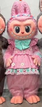 Roze of rainbow Labubu mascotte huren of langs laten komen, Ophalen of Verzenden, Zo goed als nieuw, Verjaardag