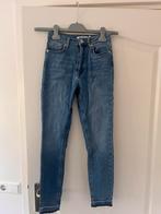 NA-KD spijkerbroek maat 34, Ophalen of Verzenden, Zo goed als nieuw, Blauw, W27 (confectie 34) of kleiner