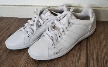 Nike dames schoenen  beschikbaar voor biedingen