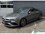 Mercedes-Benz CLA 180 AMG PANO SFEER KEYLESS CARPLAY, Auto's, Mercedes-Benz, Zilver of Grijs, Bedrijf, Benzine, BTW verrekenbaar