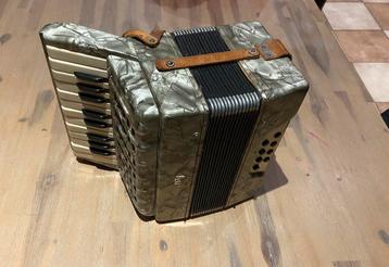 accordeon beschikbaar voor biedingen