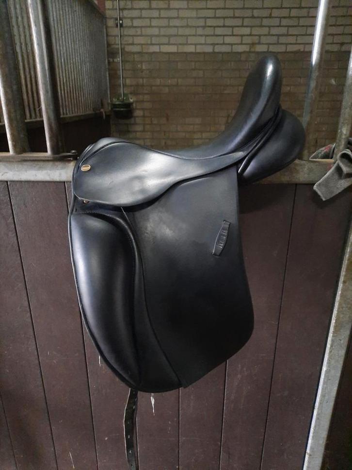 Dressuurzadel Euroriding Titan 2 - 17,5 - Medium, Dieren en Toebehoren, Paarden en Pony's | Zadels, Gebruikt, Dressuur, Ophalen