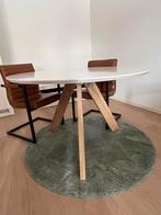 Witte ronde eettafel met eikenhouten driepoot (zgan!), Huis en Inrichting, Tafels | Eettafels, Ophalen, Zo goed als nieuw, Vier personen