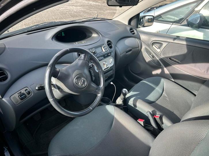 Toyota Yaris 1.3 16V Vvti 3DR Linea SOL 2004 Zwart, Auto's, Toyota, Yaris, Benzine, B, Hatchback, Handgeschakeld, Origineel Nederlands