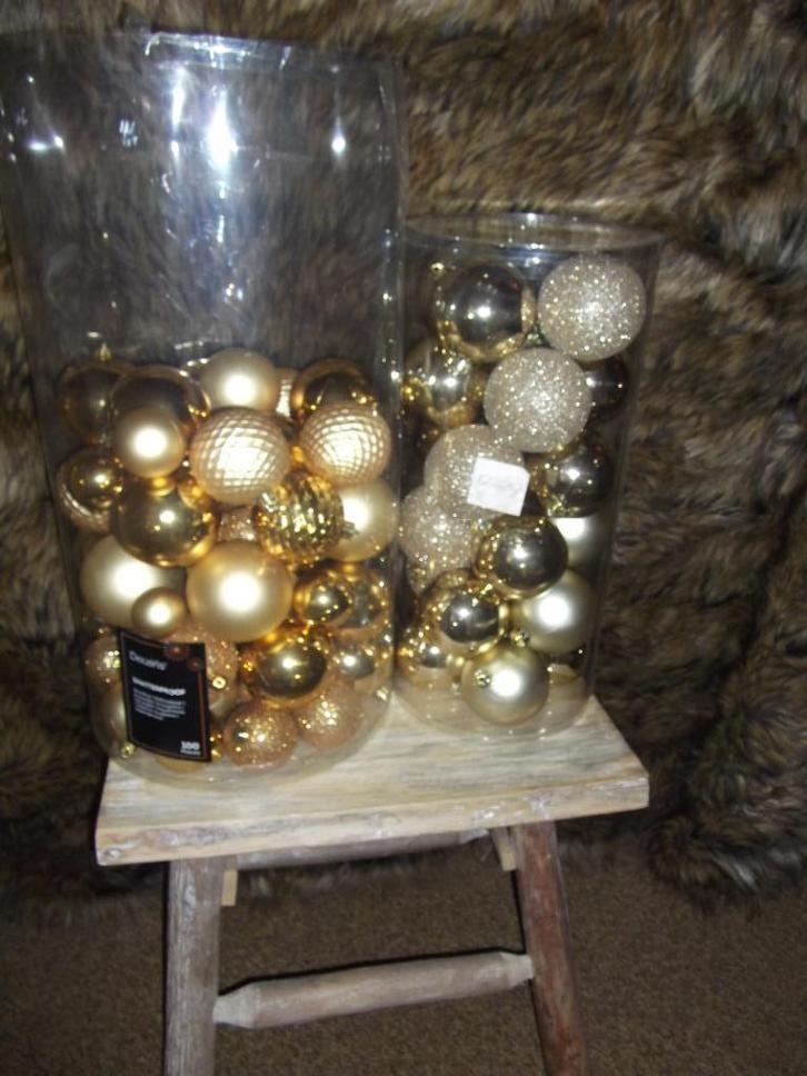 *Veel kerstballen in goudkleur*, Diversen, Kerst, Nieuw, Ophalen