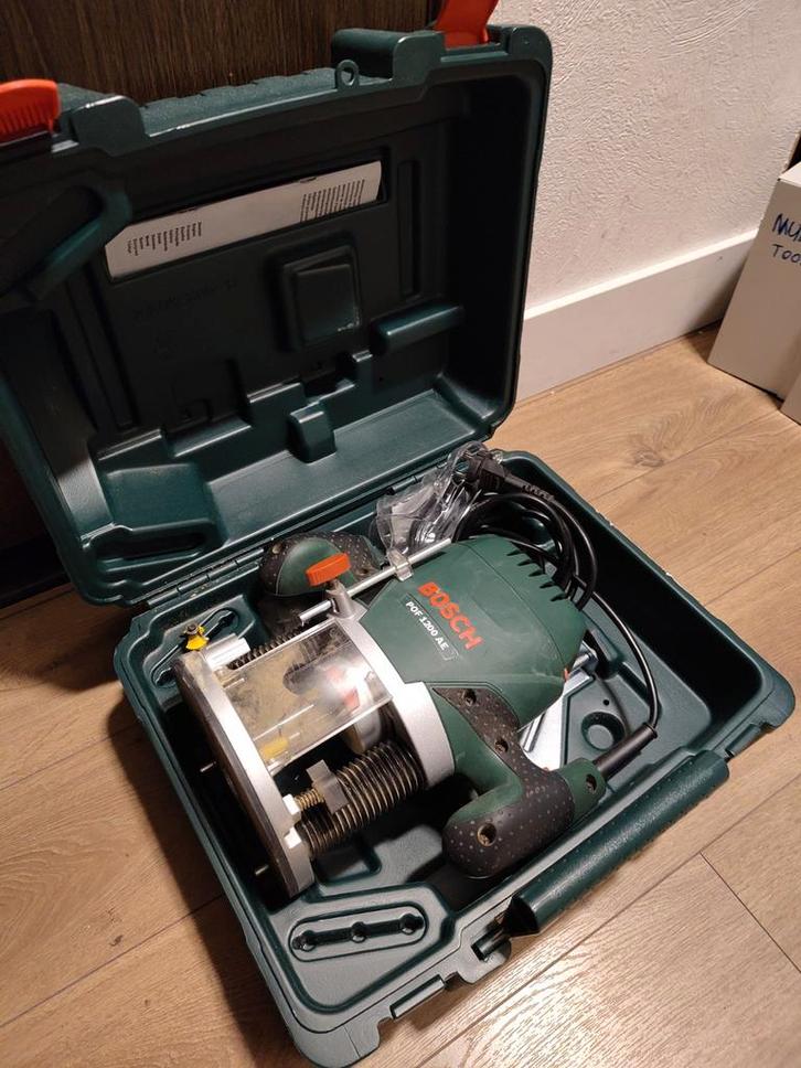 Bosch POF 1200 AE Bovenfrees + Koffer, Doe-het-zelf en Verbouw, Gereedschap | Freesmachines, Gebruikt, Elektrisch, Bovenfrees