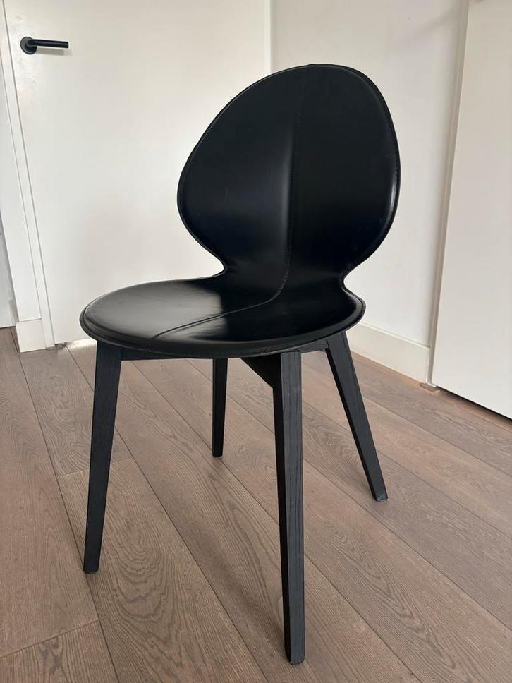 Vier zwarte stoelen - Calligaris Basil Wood, Huis en Inrichting, Stoelen, Gebruikt, Vier, Hout, Overige materialen, Zwart, Ophalen