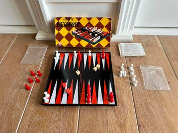 Backgammon kunststof vintage magnetic reisspel. beschikbaar voor biedingen