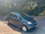 Toyota Aygo 1.0 12V Vvt-i 5DRS 2009 Grijs, Voorwielaandrijving, 4 stoelen, 68 pk, Handgeschakeld
