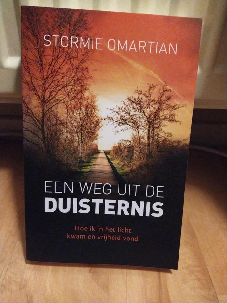 Een Weg Uit De Duisternis - Stormie Omartian, Boeken, Godsdienst en Theologie, Gelezen, Christendom | Katholiek, Christendom | Protestants