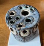 Unieke Aardewerk Vaas met Gaten, Blauw, Aardewerk of Porselein, Ophalen of Verzenden, Zo goed als nieuw