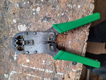 Modulaire krimptang beschikbaar voor biedingen