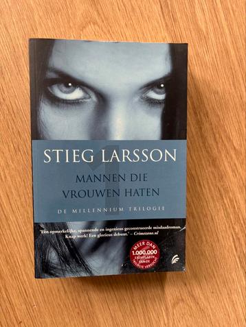 Stieg Larsson - Mannen die vrouwen haten beschikbaar voor biedingen