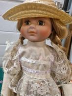 pop op standaard porselein, Ophalen of Verzenden, 'T Olde Gre-j, Info@toldegrej.nl, Endepoelstraat 20f Didam