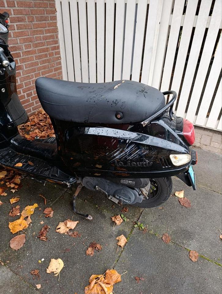 Scooter te koop voor handige klusser of voor sloop, Fietsen en Brommers, Snorfietsen en Snorscooters, Gebruikt, Overige merken