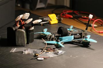 Diatone Roma F4 6S met batterijen en nieuwe VTX beschikbaar voor biedingen