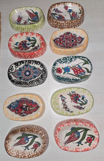 Keramiek | Zeepbakjes met traditionele motieven beschikbaar voor biedingen