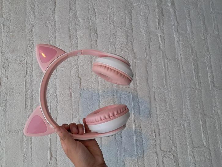Een roze koptelefoon met lapjes en katten ooren., Audio, Tv en Foto, Overige Audio, Tv en Foto, Ophalen of Verzenden