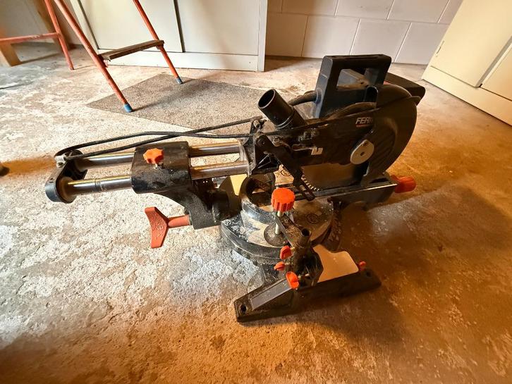 FERM radiaal afkortzaag MSM1035 | 1500W | Met geleiderails, Doe-het-zelf en Verbouw, Gereedschap | Zaagmachines, Zo goed als nieuw