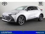 Toyota C-HR Hybrid 140 First Edition *NIEUW* | DIRECT Leverb, Auto's, Toyota, Nieuw, Origineel Nederlands, Te koop, Zilver of Grijs