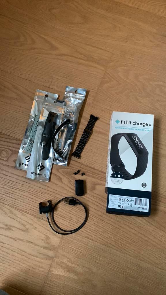 Fitbit charge 4 onderdelen, Sieraden, Tassen en Uiterlijk, Sporthorloges, Gebruikt, iOS, Zwart, Waterdicht, Ophalen of Verzenden