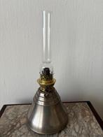 Antieke metalen olielamp met koperen brander., Ophalen of Verzenden