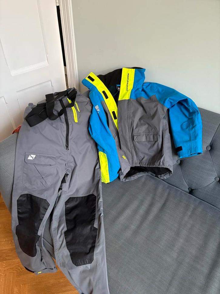 Magic Marine Zeilpak Maat 140 - Goede Staat, Watersport en Boten, Watersportkleding, Gebruikt, Zeilpak, Kind, Ophalen of Verzenden